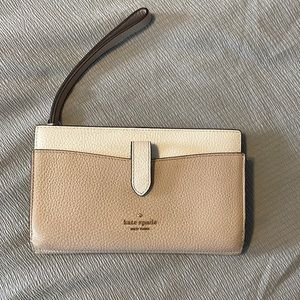 Kate spade wristlet/wallet. Great condition!